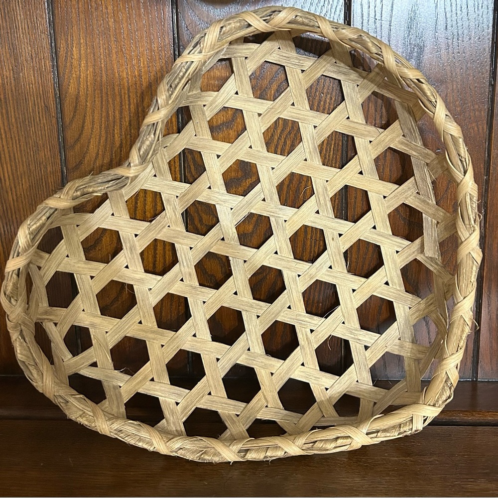 Heart-Shaped Woven Basket - Natural Tan